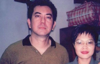 魏蓉与黄秋生合影