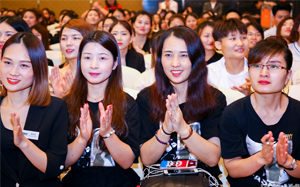 学美容美发化妆要多久时间？