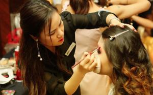 每时美妆，玩转化妆。