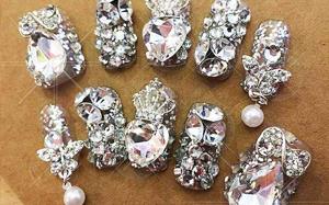 美甲教学实操示范